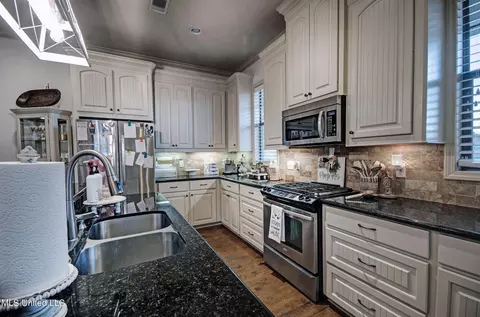 Kitchen - 103 Hampton Ridge Rdg, Madison, MS 39110 photo 4 of 4