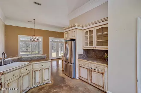 Kitchen - 1264 Olivia Ln, Terry, MS 39170 photo 5 of 5