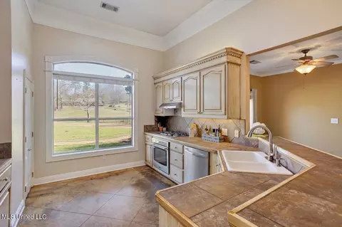Kitchen - 1264 Olivia Ln, Terry, MS 39170 photo 2 of 5