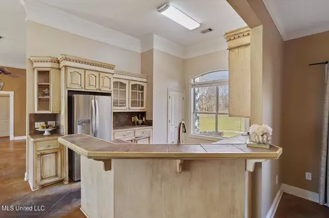 Kitchen - 1264 Olivia Ln, Terry, MS 39170 photo 3 of 5