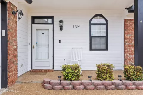 Exterior - 2124 Heritage Cv, Hernando, MS 38632 photo 4 of 9