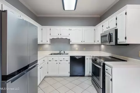 Kitchen - 2124 Heritage Cv, Hernando, MS 38632 photo 1 of 3