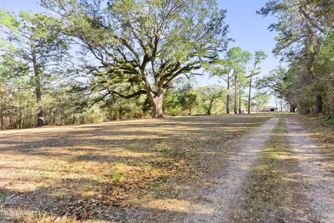 1517 Brodie Rd, Biloxi, MS 39532