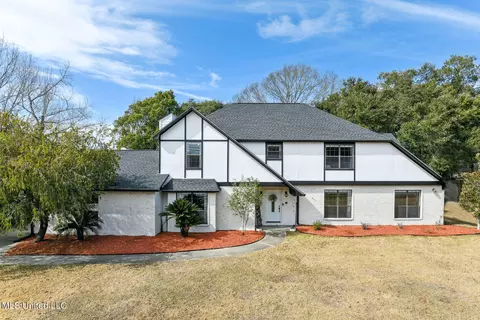6709 Riviera Dr, Biloxi, MS 39532