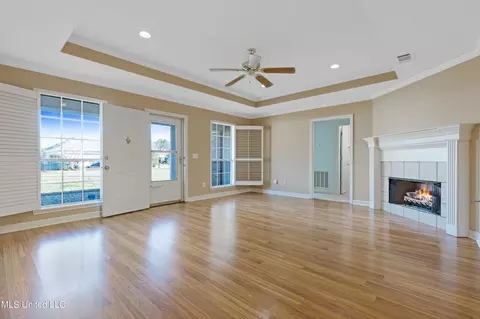 Living - 2004 Cross Point Cv, Brandon, MS 39042 photo 2 of 3