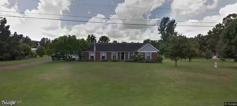 190 Sunnybrook Dr, Senatobia, MS 38668