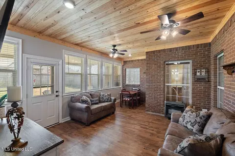 Living - 136 Copper Ridge Ln, Florence, MS 39073 photo 4 of 6
