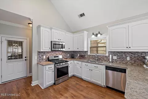 Kitchen - 136 Copper Ridge Ln, Florence, MS 39073 photo 3 of 4