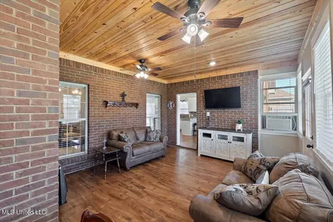 Living - 136 Copper Ridge Ln, Florence, MS 39073 photo 6 of 6
