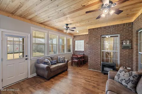 Living - 136 Copper Ridge Ln, Florence, MS 39073 photo 5 of 6