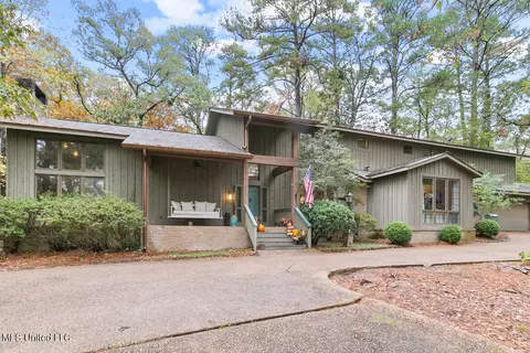 3956 Greentree Pl, Jackson, MS 39211 photo 1