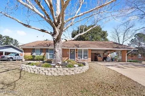 315 Hunter Dr, Ocean Springs, MS 39564