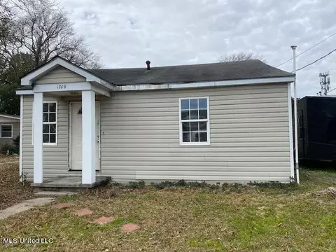1709 Roosevelt St, Pascagoula, MS 39567