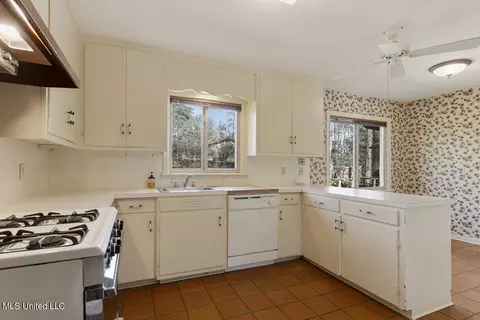 Kitchen - 1910 E Northside Dr, Jackson, MS 39211 photo 2 of 5