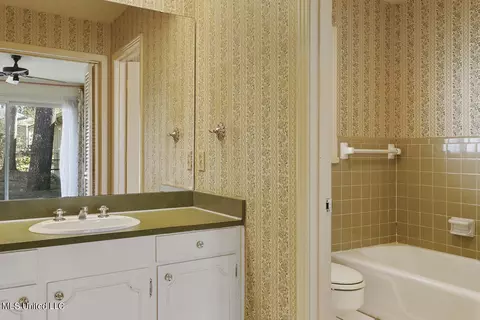 Bath - 1910 E Northside Dr, Jackson, MS 39211 photo 5 of 5