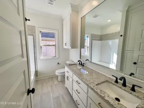 Bath - 383 W Park St, Canton, MS 39046 photo 1 of 9