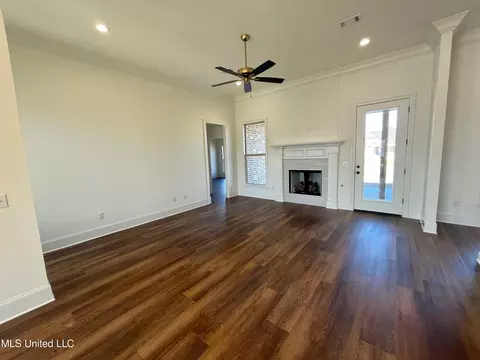 383 W Park St, Canton, MS 39046