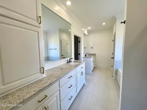 Bath - 383 W Park St, Canton, MS 39046 photo 5 of 9