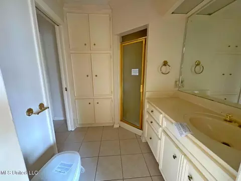 Bath - 5993 Baxter Dr, Jackson, MS 39211 photo 1 of 3