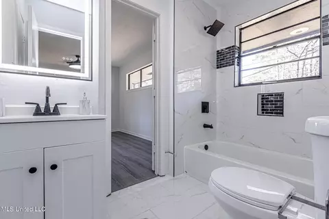 Bath - 5920 Baxter Dr, Jackson, MS 39211 photo 4 of 4