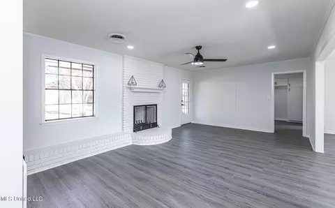 Living - 5920 Baxter Dr, Jackson, MS 39211 photo 4 of 4