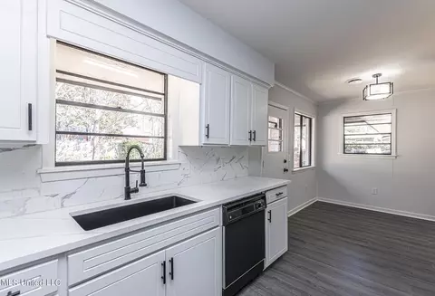 Kitchen - 5920 Baxter Dr, Jackson, MS 39211 photo 1 of 5