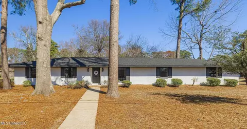 5920 Baxter Dr, Jackson, MS 39211