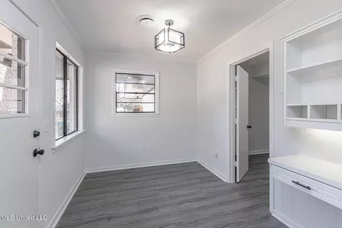 Entry Way - 5920 Baxter Dr, Jackson, MS 39211 photo 2 of 3