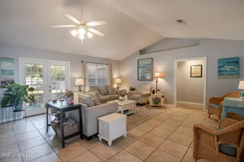 Living - 838 Eagle Eyrie Dr, Biloxi, MS 39532 photo 2 of 5