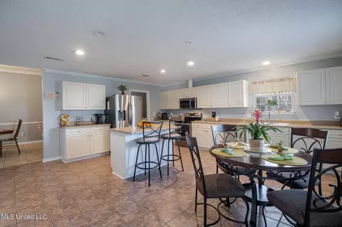 Dining - 838 Eagle Eyrie Dr, Biloxi, MS 39532 photo 2 of 2