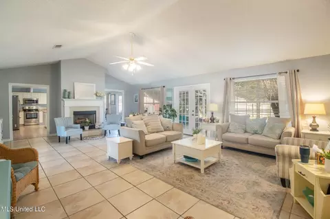 Living - 838 Eagle Eyrie Dr, Biloxi, MS 39532 photo 3 of 5