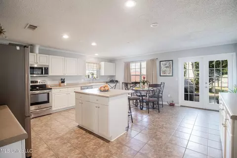 Kitchen - 838 Eagle Eyrie Dr, Biloxi, MS 39532 photo 1 of 2