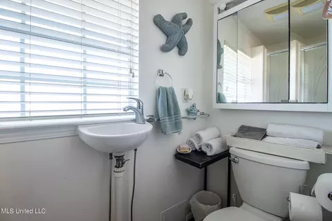 Bath - 838 Eagle Eyrie Dr, Biloxi, MS 39532 photo 4 of 4