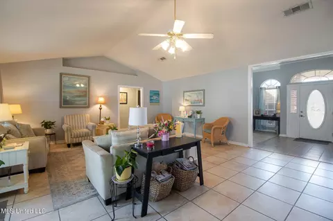 Living - 838 Eagle Eyrie Dr, Biloxi, MS 39532 photo 5 of 5