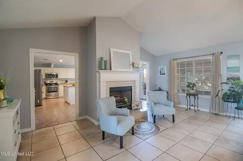 Living - 838 Eagle Eyrie Dr, Biloxi, MS 39532 photo 4 of 5