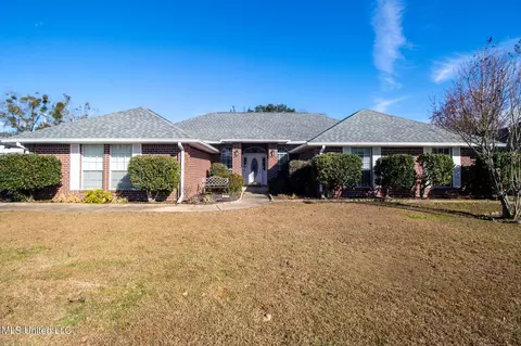 838 Eagle Eyrie Dr, Biloxi, MS 39532