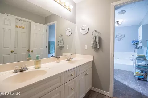 Bath - 838 Eagle Eyrie Dr, Biloxi, MS 39532 photo 1 of 4