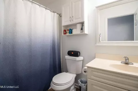 Bath - 838 Eagle Eyrie Dr, Biloxi, MS 39532 photo 3 of 4