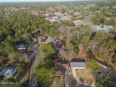 View/Area - 7 Quail Creek Dr, Diamondhead, MS 39525 photo 2 of 3