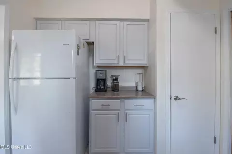 Kitchen - 7 Quail Creek Dr, Diamondhead, MS 39525 photo 3 of 3