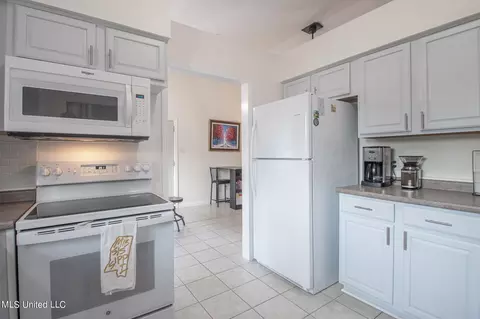 Kitchen - 7 Quail Creek Dr, Diamondhead, MS 39525 photo 1 of 3