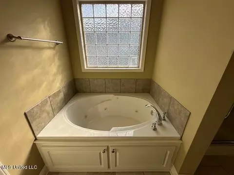 Bath - 136 Grace Dr, Flowood, MS 39232 photo 2 of 6