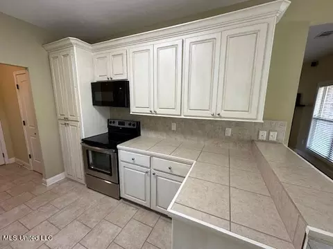 Kitchen - 136 Grace Dr, Flowood, MS 39232 photo 1 of 5