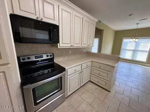 Kitchen - 136 Grace Dr, Flowood, MS 39232 photo 4 of 5