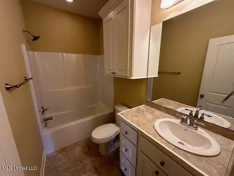 Bath - 136 Grace Dr, Flowood, MS 39232 photo 5 of 6