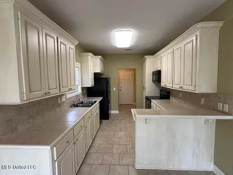 Kitchen - 136 Grace Dr, Flowood, MS 39232 photo 5 of 5