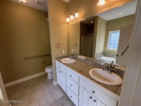 Bath - 136 Grace Dr, Flowood, MS 39232 photo 1 of 6