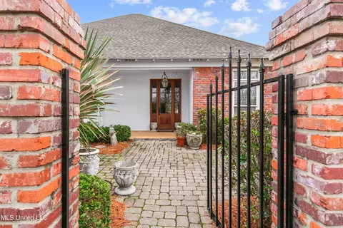 104 Greens View Dr, Madison, MS 39110