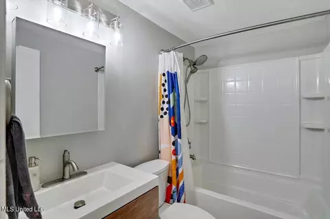 Bath - 1304 Post Rd, Clinton, MS 39056 photo 2 of 2