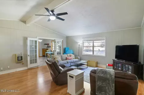 Living - 1304 Post Rd, Clinton, MS 39056 photo 4 of 5